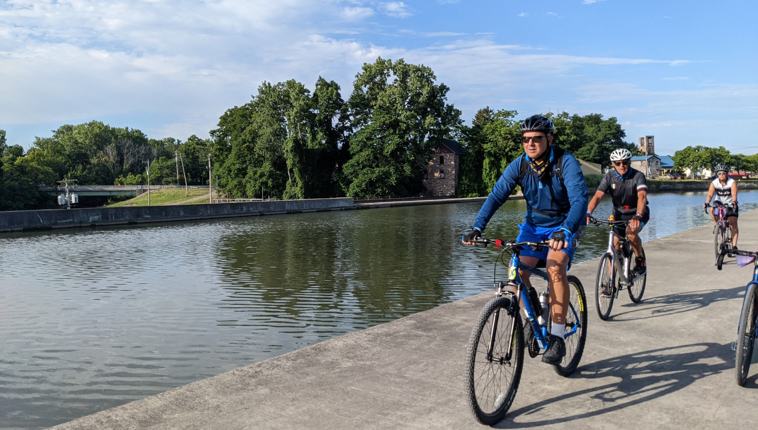 Cycle the Erie Canal tour